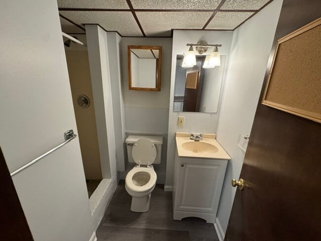 Building Photo - 27 Berwin St