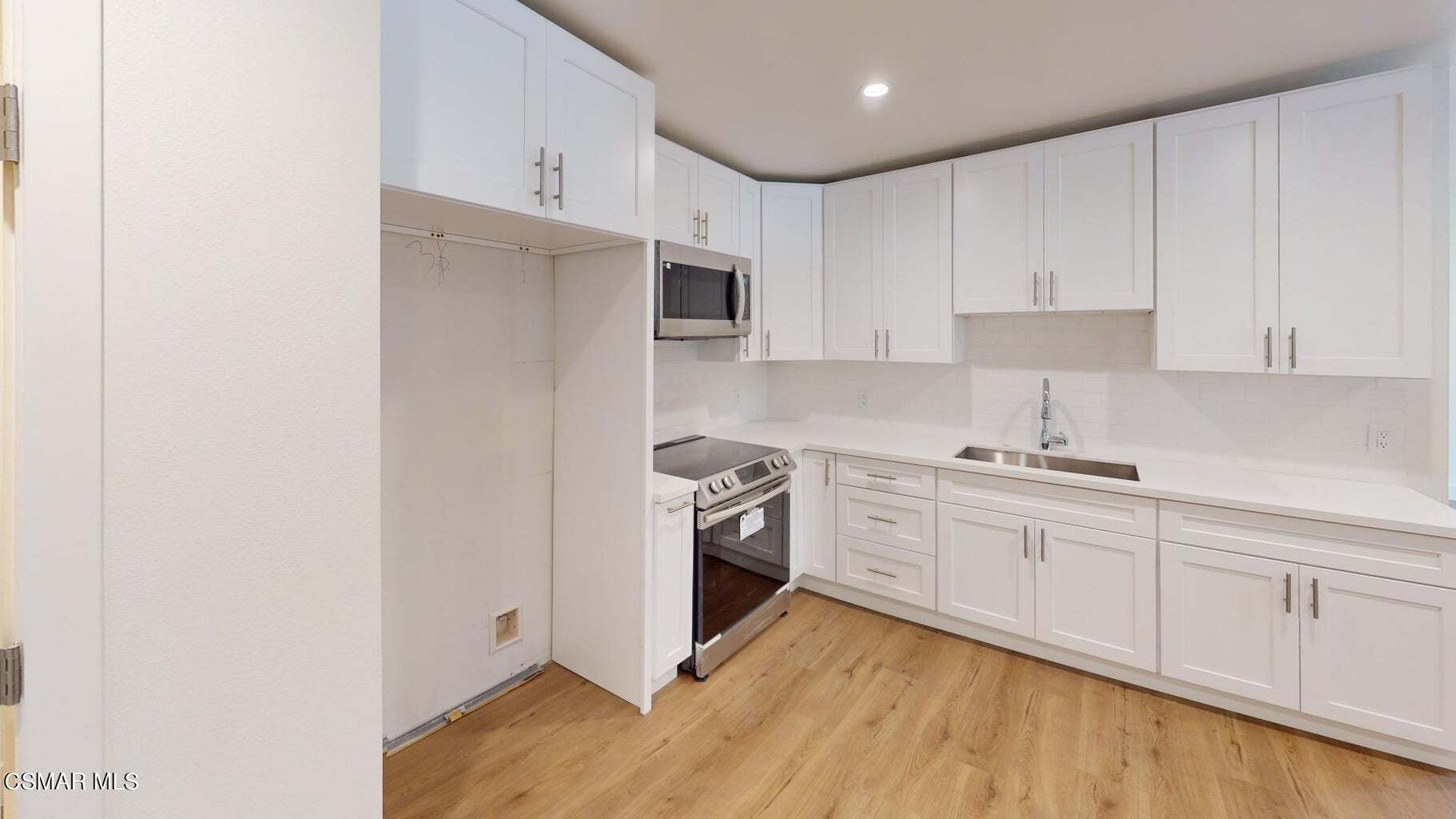 Building Photo - 971 Calle Nogal