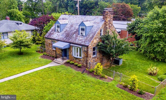 Building Photo - 6233 Woodcrest Ave