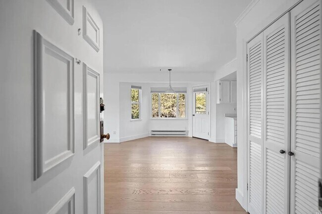 Building Photo - 120 Seminary Dr