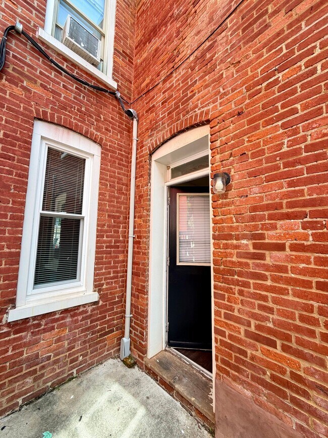 Building Photo - 324 S Christian St