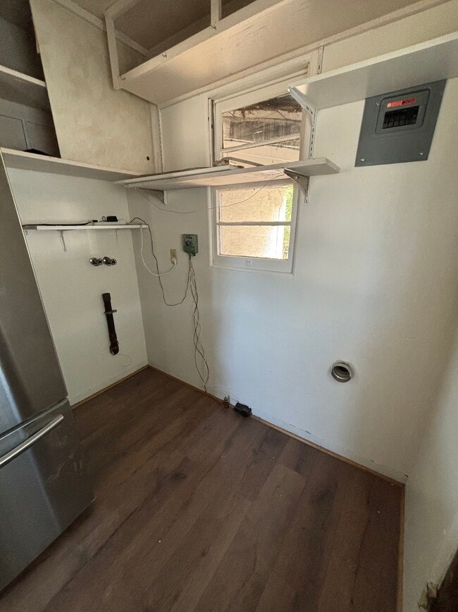 Laundry hookups - 2001 Crestview Dr