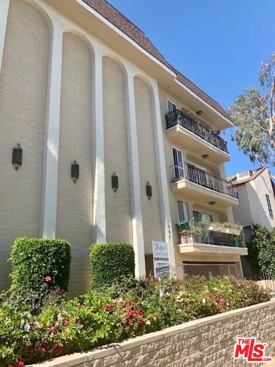 Building Photo - 1097 S Bedford Dr