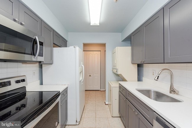 Building Photo - 8352 Montgomery Run Rd