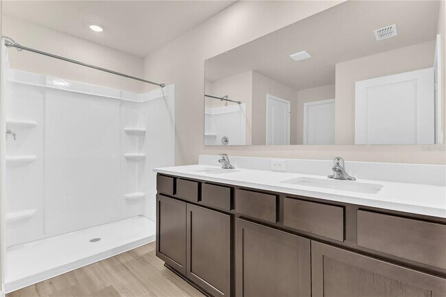 Building Photo - 2924 NE 20th Ter