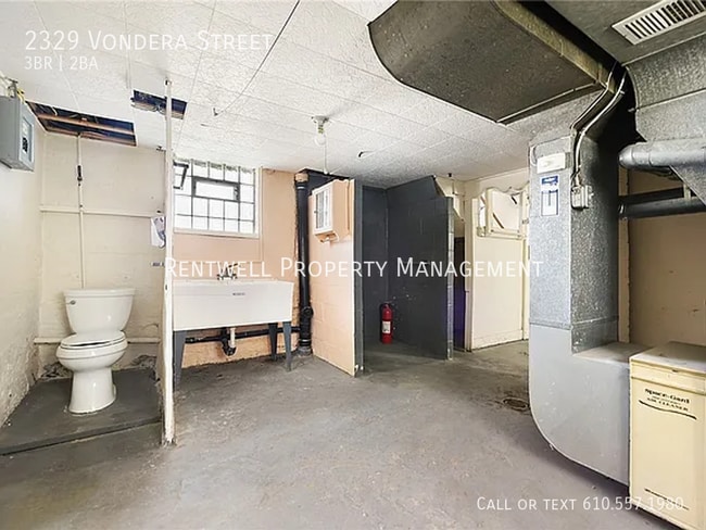 Building Photo - 2329 Vondera St