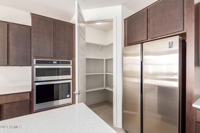 Building Photo - 8757 W Rancho Dr