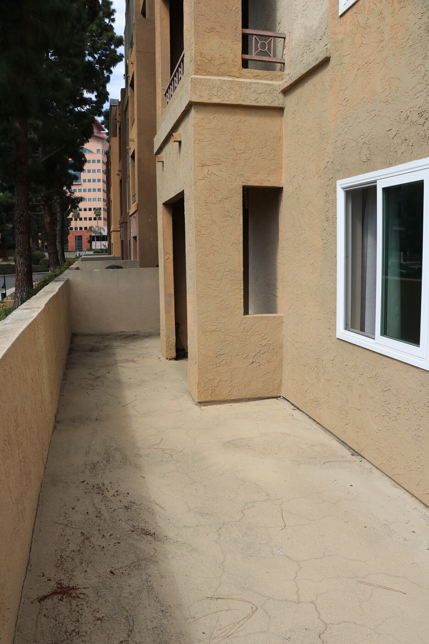 L-Shaped Porch - 8889 Caminito Plaza Centro