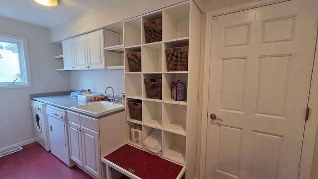 Building Photo - 7 bedroom 5 Bath Home In Desirable Boulder Location - Partially Furnished - 6 Month Lease Only