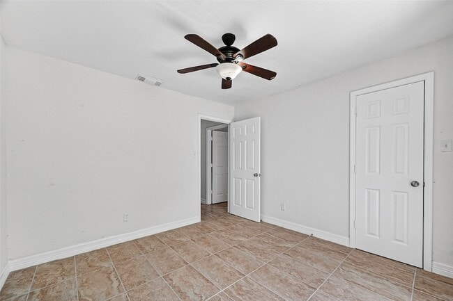 Building Photo - 2223 Courtney Ct