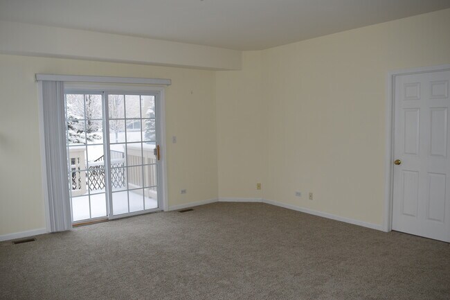 Building Photo - 857 Stuarts Dr