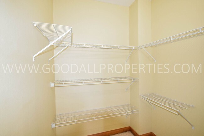 Building Photo - Beautiful 4 Bedroom in Waukee