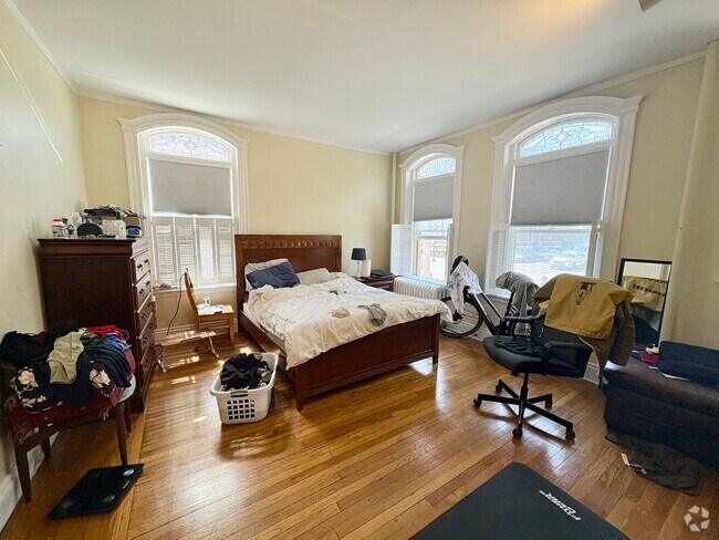 Building Photo - 282 Newbury St