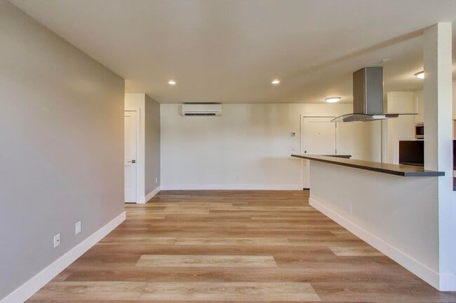 Building Photo - 1662 Hollenbeck Ave