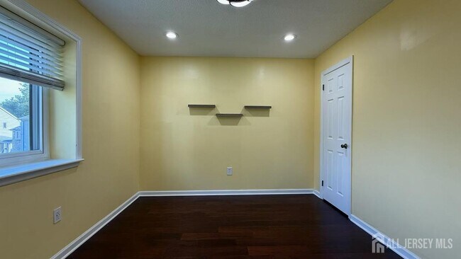 Building Photo - 5 Viburnum Ct