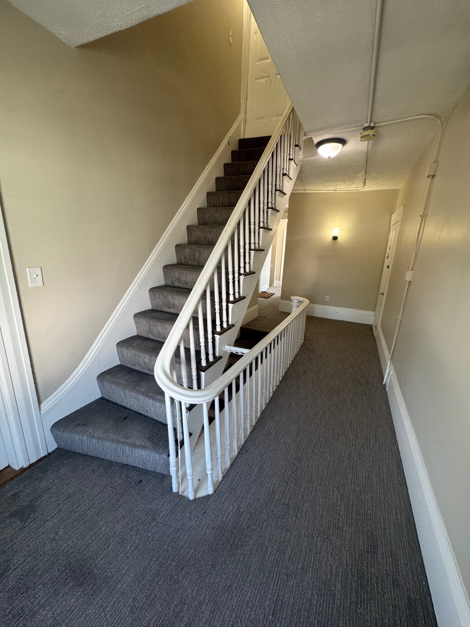 Building Photo - 17 Whitman Ave