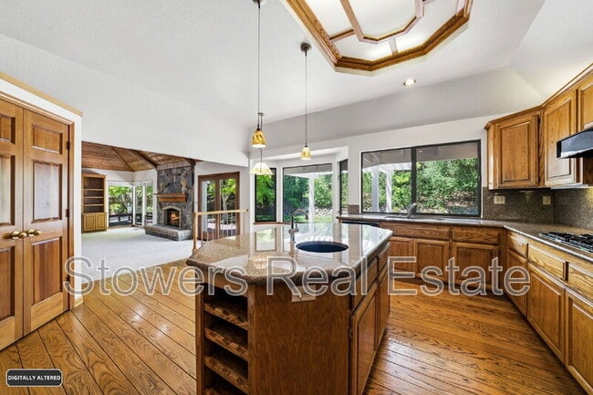 Building Photo - 618 Banister Ln