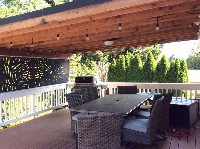 Building Photo - Le and Delisi - Bellevue Duplex