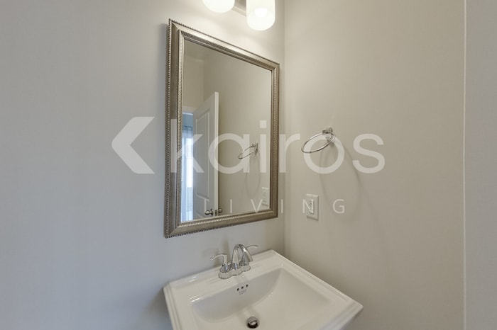 Building Photo - 2415 Banyan Cir