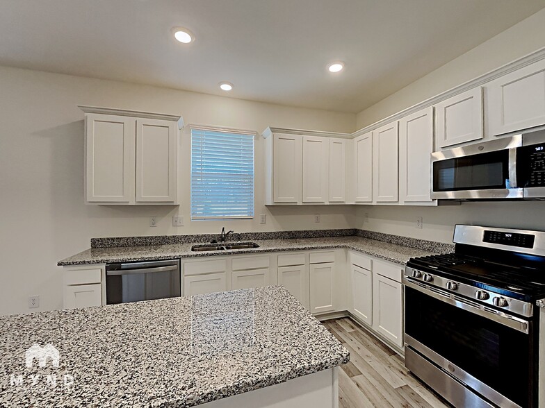 Building Photo - 354 Rayland St