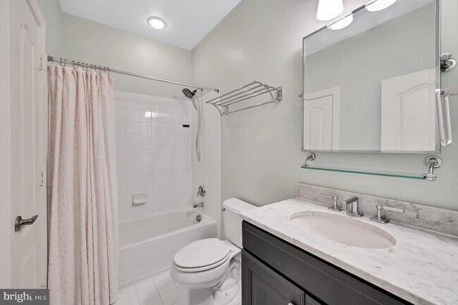 Building Photo - 705 Lyles Ln