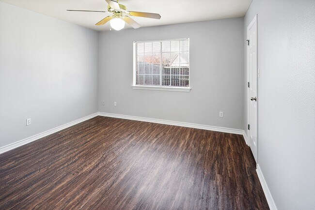 Building Photo - 2020 Legacy Ln