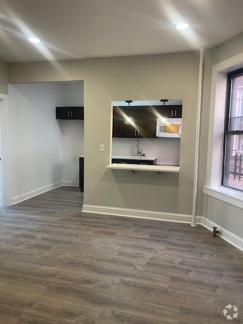 Building Photo - 1443 White Plains Rd
