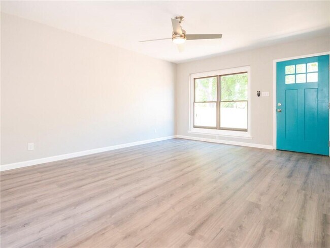 Building Photo - 2524 Glen Springs Way