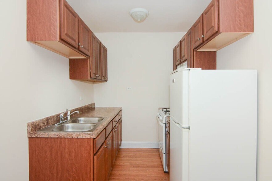 Building Photo - 2600 N Kimball Ave