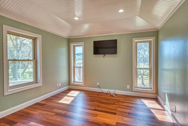 Building Photo - 821 Laura Belle Dr