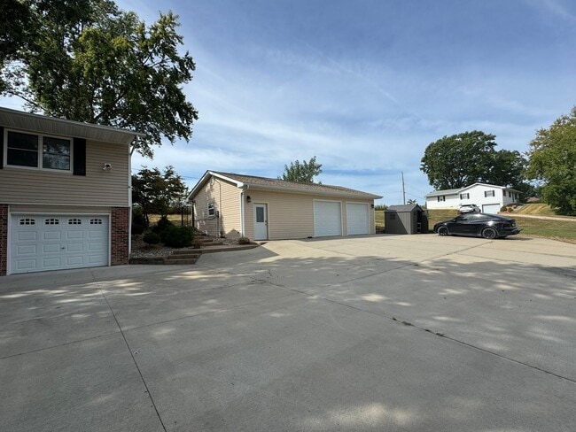 Building Photo - 6120 Dove Lake View