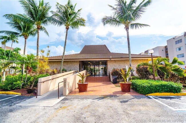 Primary Photo - 6950 Miami Gardens Dr