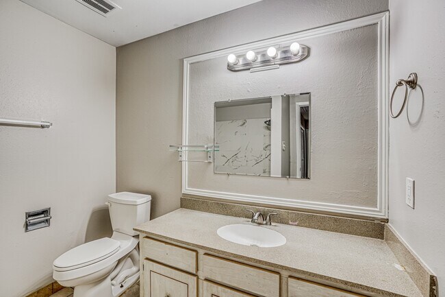 Building Photo - 6610 Rowell Ct