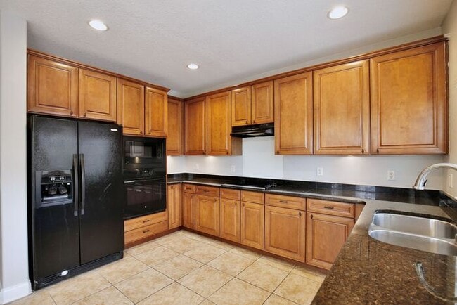 Building Photo - AGENT SHOWINGS ONLY! Stunning 3/2.5 Corner Unit Townhome with a Spacious 2 Car Garage in the Gate...