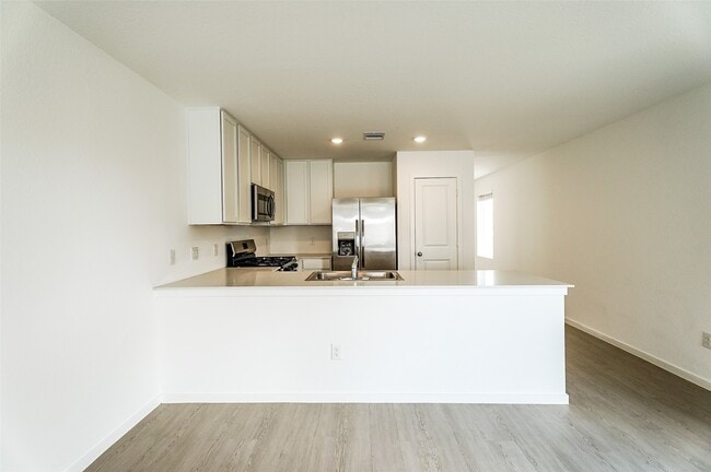 Building Photo - 26707 Feather Reed Dr