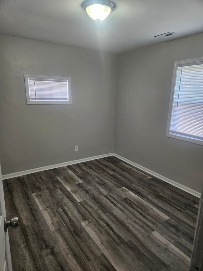 Building Photo - 50% discount on first month's rent with ap...