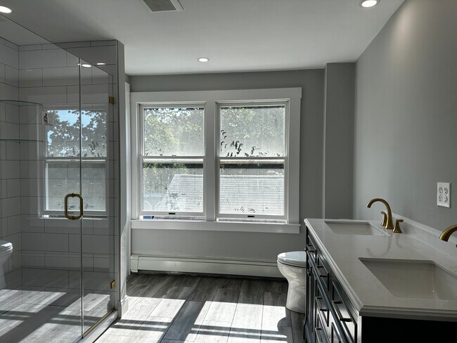 Building Photo - 96 Adams St