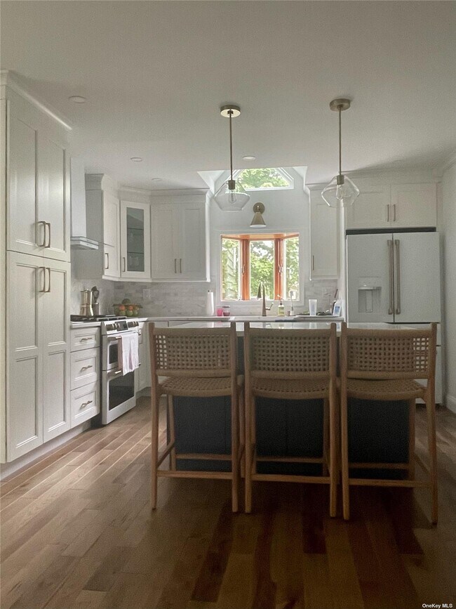 Building Photo - 255 Maple Ct