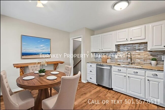 Building Photo - 2 Forest Maple Ct