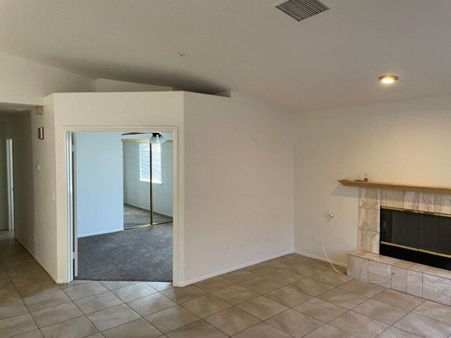 Building Photo - Spacious Home For RENT: 3 Bed / 2 Bath, Fenced in yard + 2 Car Garage!  MOVE IN READY!