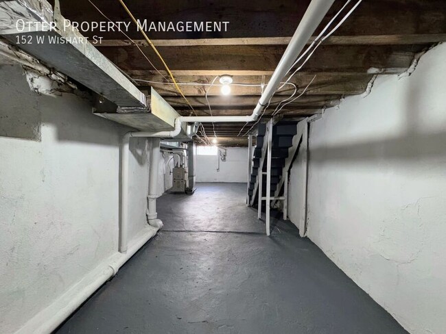 Building Photo - 152 W Wishart St