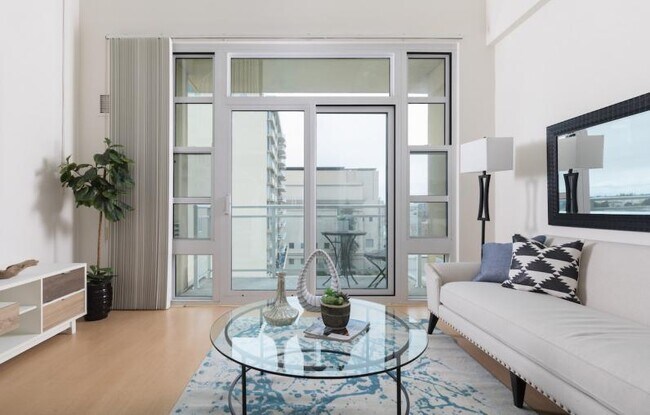 Building Photo - Penthouse loft with a private rooftop patio