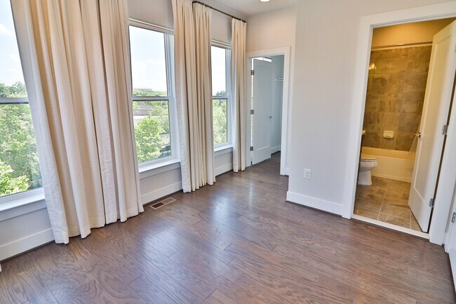 Building Photo - 1424 Piccard Dr