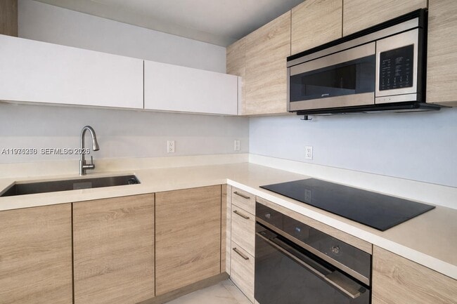 Building Photo - 16385 Biscayne Blvd