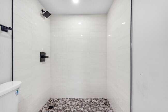 Building Photo - 59 Saxony B