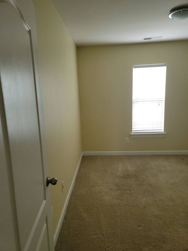 Building Photo - Nice Townhome off Providence Rd/485 South