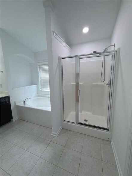 Building Photo - 1000 Parkside Wood Ct