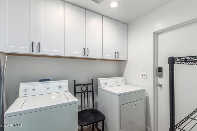 Building Photo - 3117 N 41st Pl