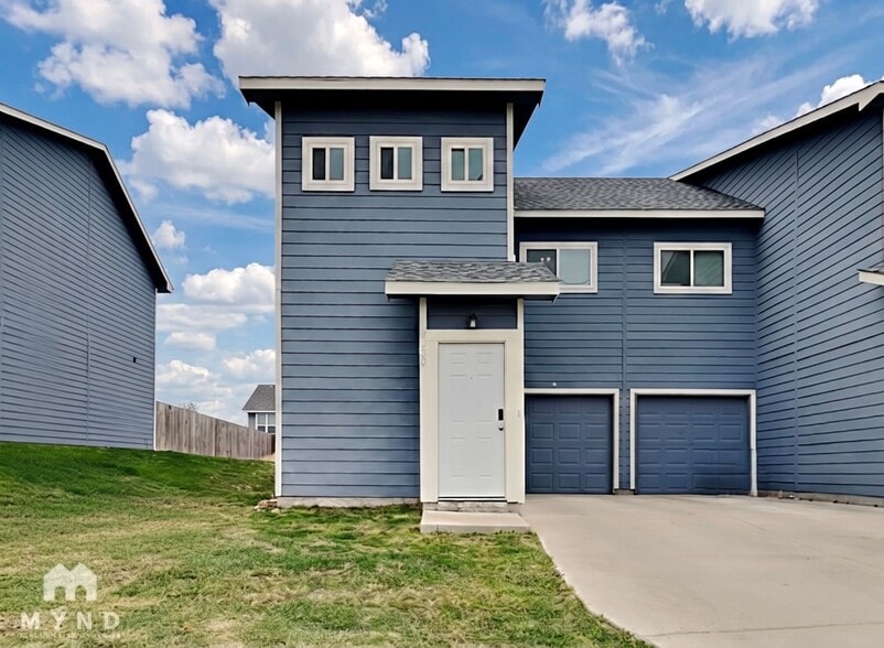 Building Photo - 3230 S Cherry Ln