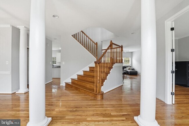 Building Photo - 6355 Willowfield Way